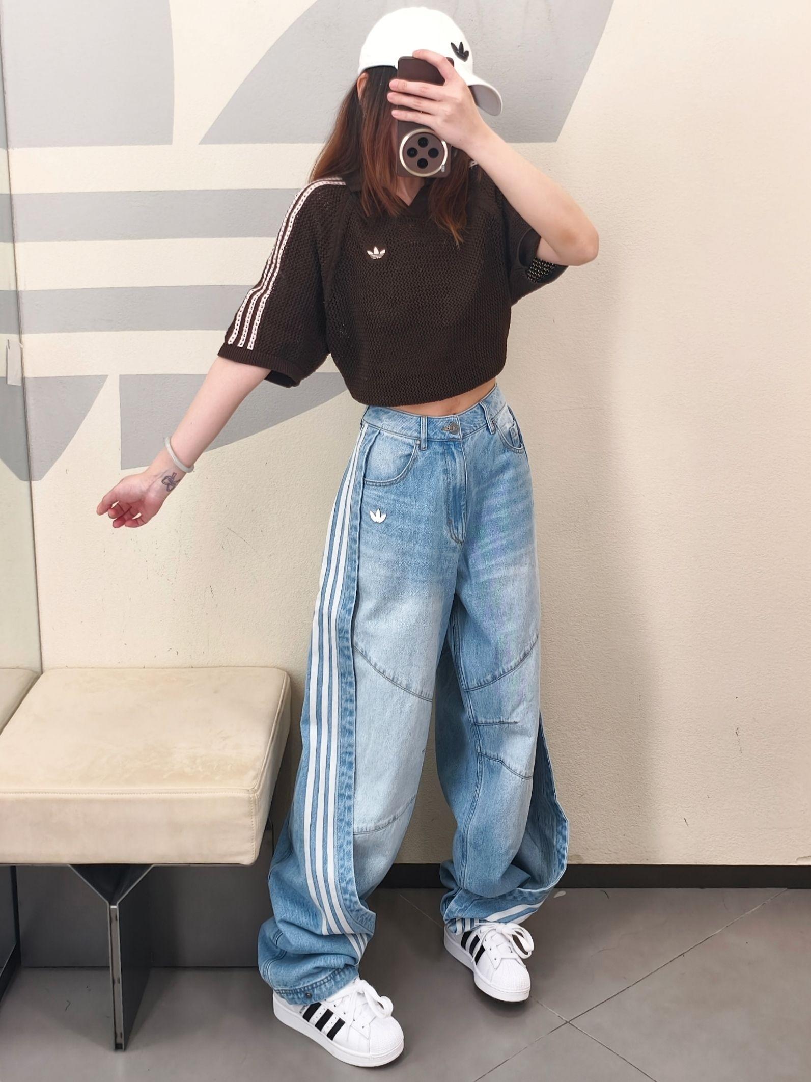 早春穿搭🤎Adidas深棕色镂空Polo衫~